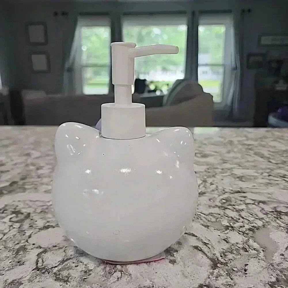 NEW - Sanrio Hello Kitty White Bath Soap Or Lotion Pump Dispenser - Purple Bow - Picture 2 of 2